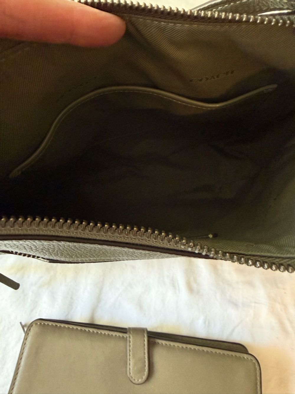 Coach Pebbled Leather Crossbody Bag in Olive Green with matching wallet - Picture 4 of 7